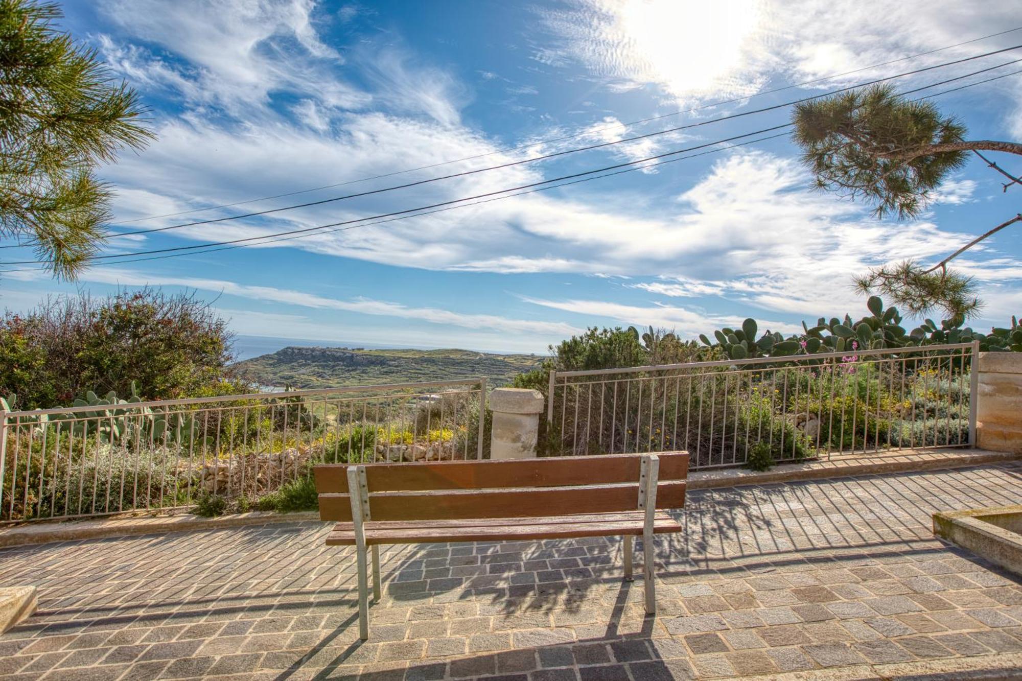 Spacious, Bright, Valley & Sea View Maisonette Xaghra Luaran gambar