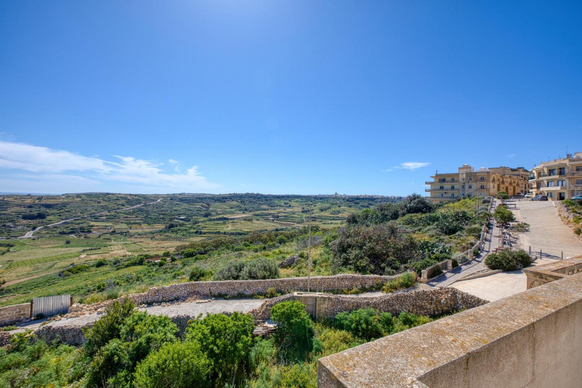 Spacious, Bright, Valley & Sea View Maisonette Xaghra Luaran gambar
