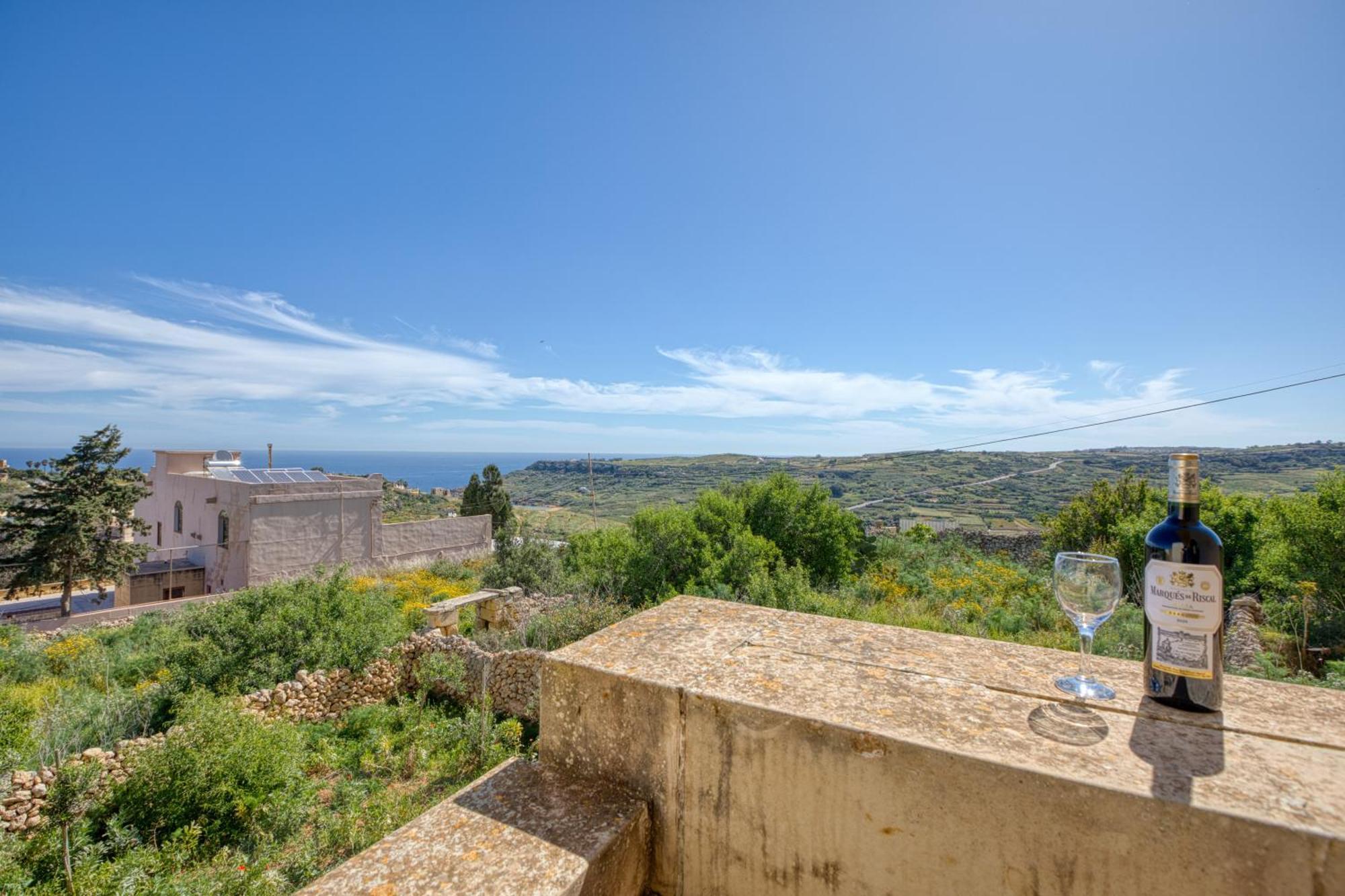 Spacious, Bright, Valley & Sea View Maisonette Xaghra Luaran gambar